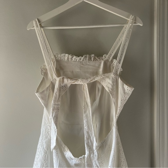 Finders keepers white eyelet lace open back mini dress women’s small - Picture 10 of 13